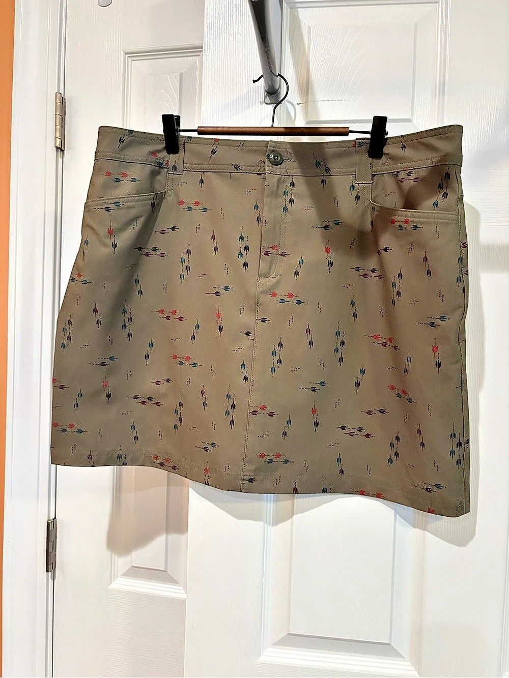 Eddie Bauer Women's Adventurer 2.0 Skort Tan & Multicolor